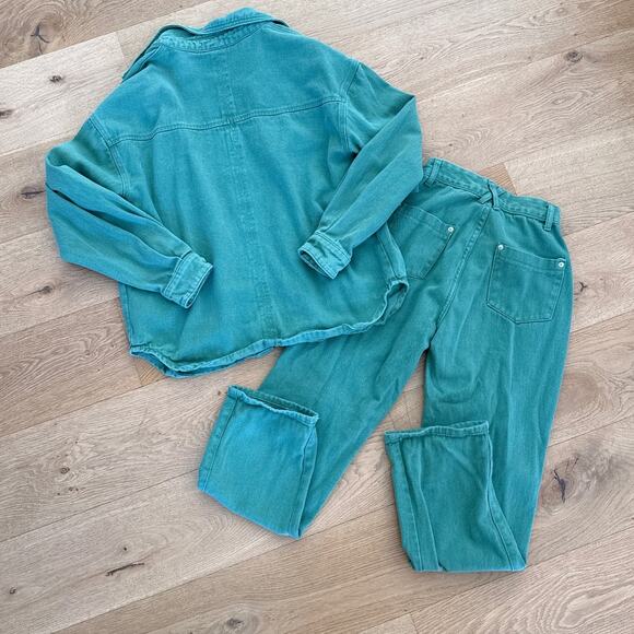 PrettyLittleThing - Cross Over Waist Jeans and Button Front Shirt in Green Denim - Picture 6 of 6